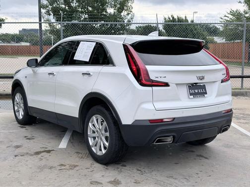 Crystal White Tricoat 2023 Cadillac XT4 Luxury