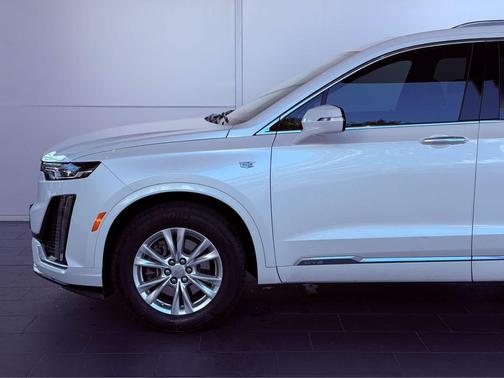 Crystal White Tricoat 2023 Cadillac XT6 Luxury FWD