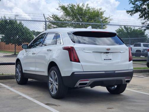 Crystal White Tricoat 2026 Cadillac XT5 Premium Luxury