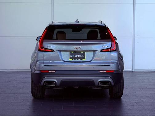 Argent Silver Metallic 2023 Cadillac XT4 Premium Luxury