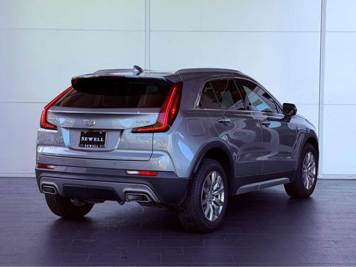 Argent Silver Metallic 2023 Cadillac XT4 Premium Luxury