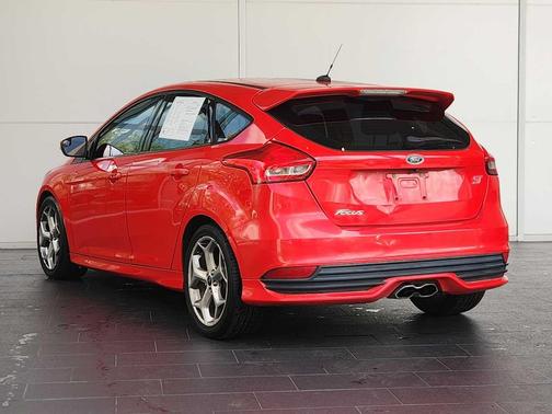 Race Red 2016 Ford Focus ST