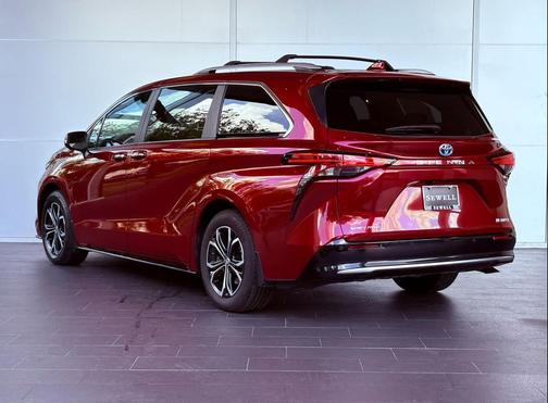 2025 Toyota Sienna Platinum 7 Passenger