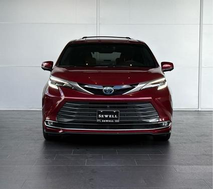 2025 Toyota Sienna Platinum 7 Passenger