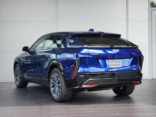 2025 Cadillac LYRIQ Sport