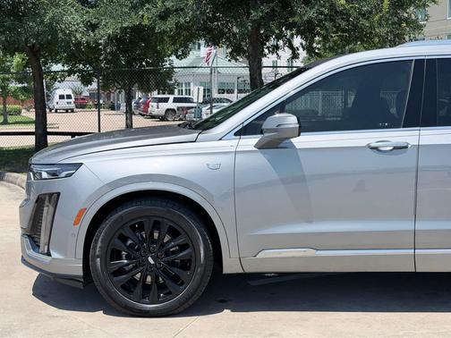 Argent Silver Metallic 2025 Cadillac XT6 Premium Luxury FWD