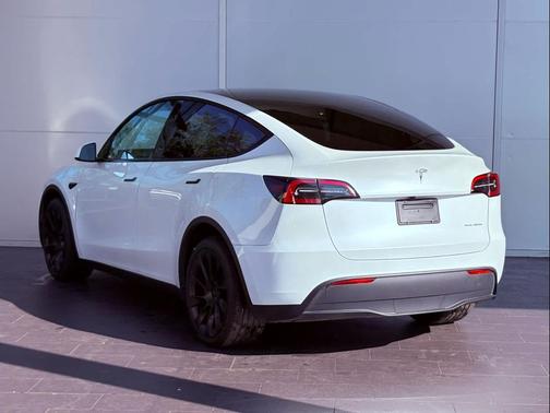 2024 Tesla Model Y Long Range Dual Motor All-Wheel Drive
