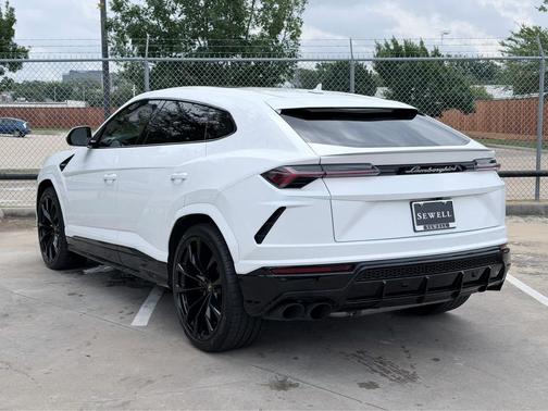 Balloon White Pearl 2021 Lamborghini Urus AWD
