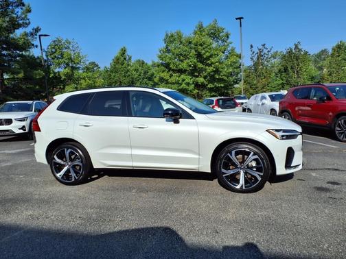 2025 Volvo XC60 B5 Ultra