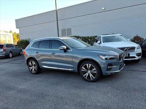 2023 Volvo XC60 B5 FWD Ultimate Bright