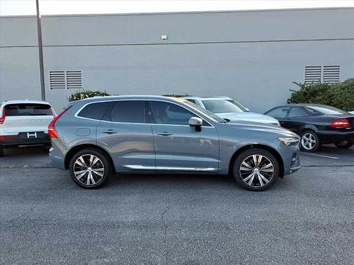 2023 Volvo XC60 B5 FWD Ultimate Bright