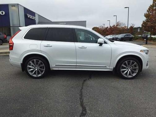 2022 Volvo XC90 T6 AWD Inscription 7 Seater