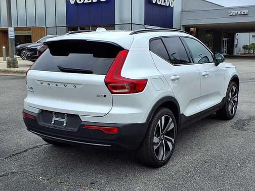 2023 Volvo XC40 Plus