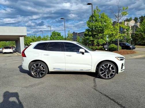 Crystal White 2023 Volvo XC60 B5 FWD Ultimate Bright