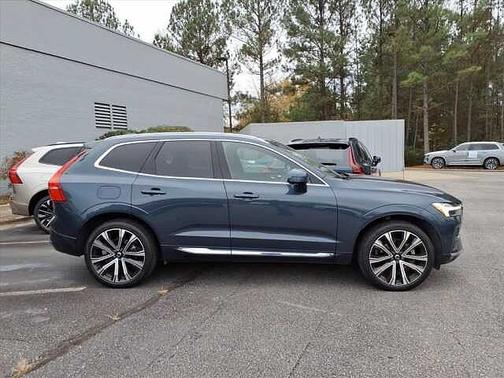 2023 Volvo XC60 B5 FWD Ultimate Bright