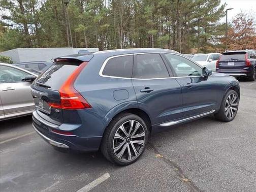 2023 Volvo XC60 B5 FWD Ultimate Bright