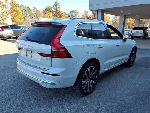 2023 Volvo XC60 B5 FWD Ultimate Bright