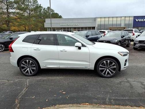 2023 Volvo XC60 B5 FWD Ultimate Bright