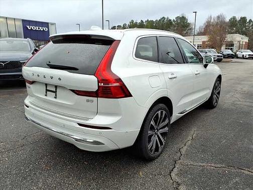 2023 Volvo XC60 B5 FWD Ultimate Bright