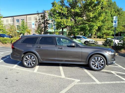 2021 Volvo V90 Cross Country T6