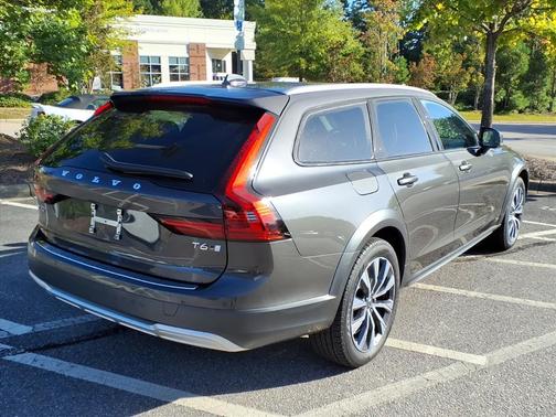 2021 Volvo V90 Cross Country T6