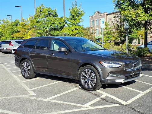 2021 Volvo V90 Cross Country T6