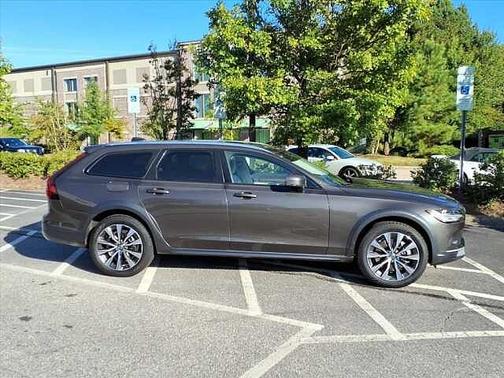 2021 Volvo V90 Cross Country