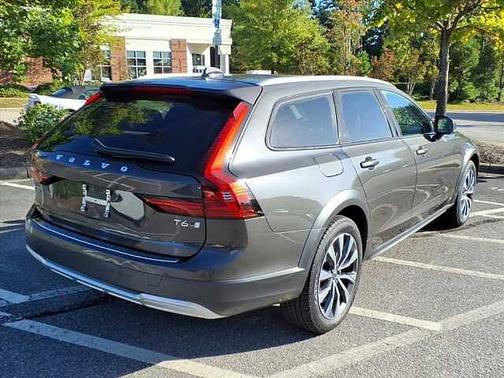 2021 Volvo V90 Cross Country