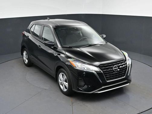Super Black 2024 Nissan Kicks S