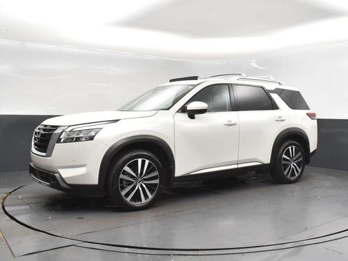 2024 Nissan Pathfinder Platinum FWD