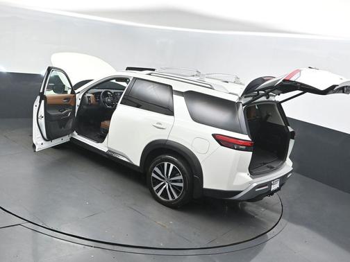2024 Nissan Pathfinder Platinum FWD