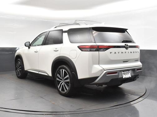 2024 Nissan Pathfinder Platinum FWD