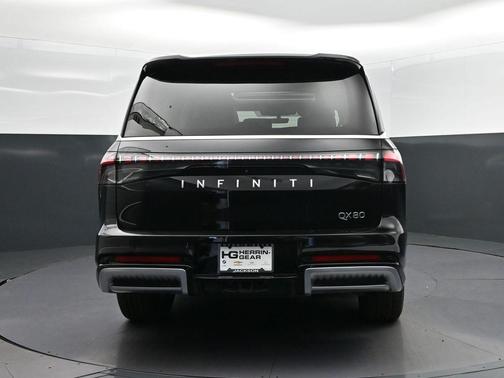 2025 INFINITI QX80 Luxe