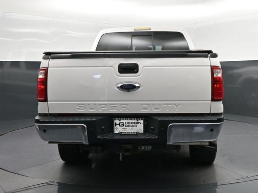 White Platinum 2014 Ford F-250 Lariat