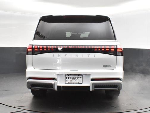 2026 INFINITI QX80 Luxe