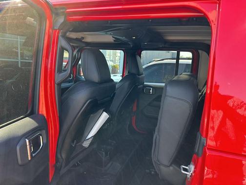 2025 Jeep Gladiator High Tide