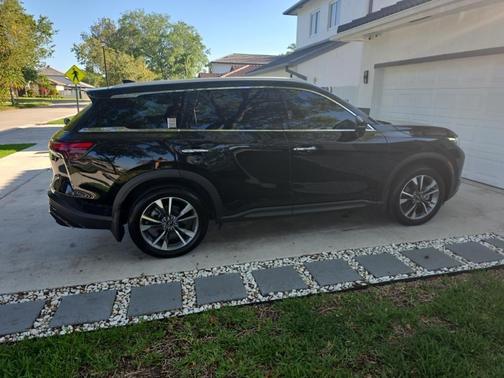Mineral Black 2023 INFINITI QX60 Luxe