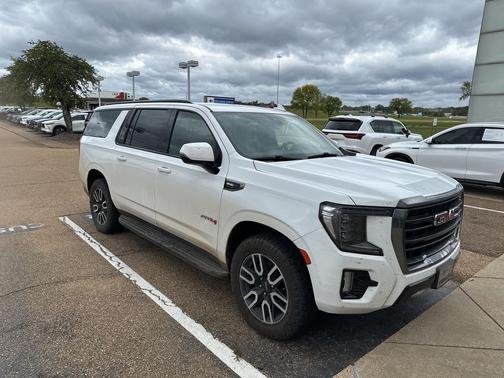 2022 GMC Yukon XL AT4