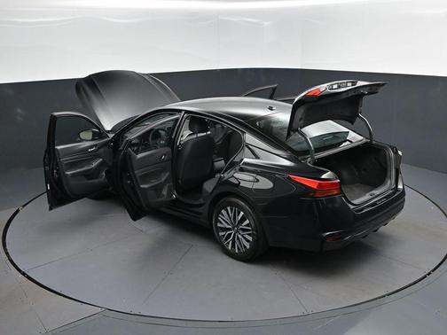 Super Black 2025 Nissan Altima 2.5 SV