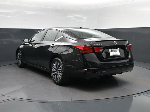 Super Black 2025 Nissan Altima 2.5 SV