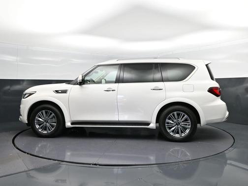 2023 INFINITI QX80 Luxe