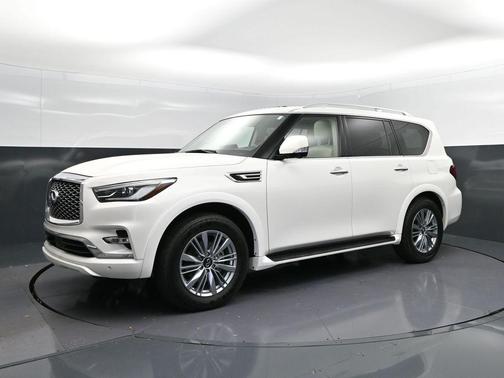 2023 INFINITI QX80 Luxe