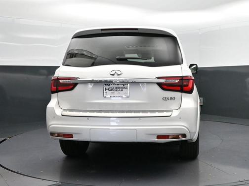 2023 INFINITI QX80 Luxe
