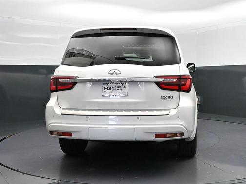 2023 INFINITI QX80 Luxe