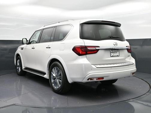 2023 INFINITI QX80 Luxe