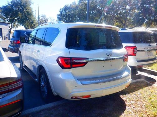 2023 INFINITI QX80 Luxe