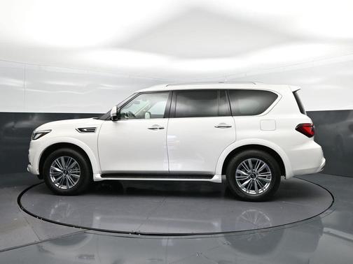2023 INFINITI QX80 Luxe