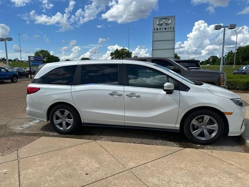 White Diamond Pearl 2019 Honda Odyssey EX-L