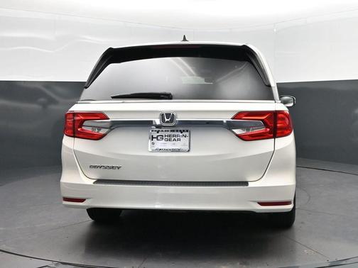 White Diamond Pearl 2019 Honda Odyssey EX-L