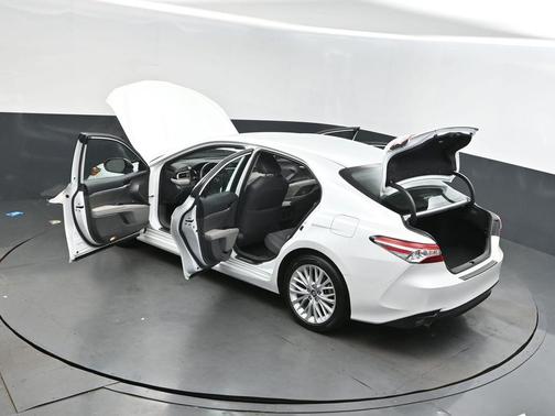 2018 Toyota Camry Hybrid XLE